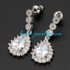Translucent cubic zirconia decorated the brass alloy earrings