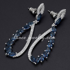 Unique brass alloy & cubic zirconia decorated the drop earrings