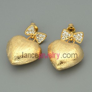 Lovely drop earrings with cute tie and heart model