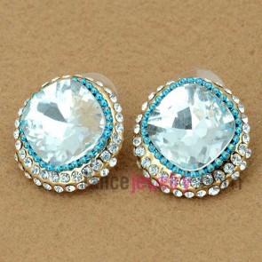 Delicate earrings with shinning crystal and rhinestone