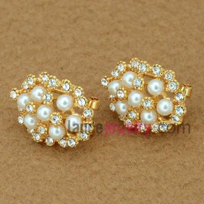 Attractive stud earrings decorated with rhinestone and fresh water pearl