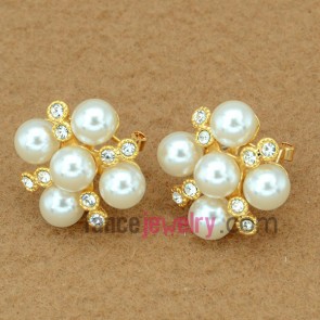 Unique rhinestone & fresh water pearl decorated stud earrings