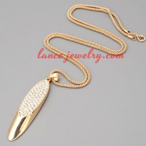 Simple necklace with metal chain & gold zinc alloy pendant 