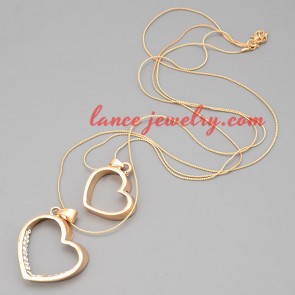 Romantic necklace with metal chain & cute hearts pendant 