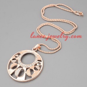 Charming necklace with metal chain & cute ring pendant 