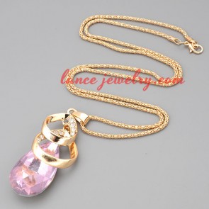 Romantic necklace with metal chain & purple crystal pendant 