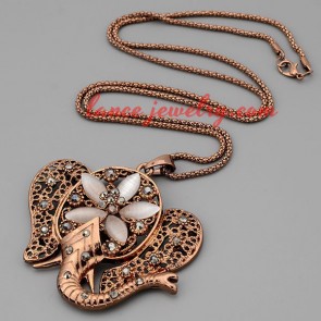 Special necklace with metal chain & elephant pendant