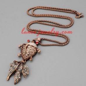 Lucky necklace with metal chain & goldfish pendant