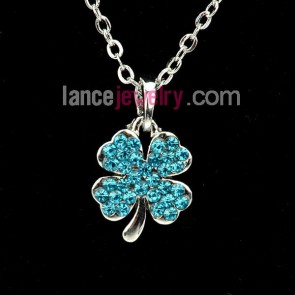 Lucky four leaf clover pendant necklace