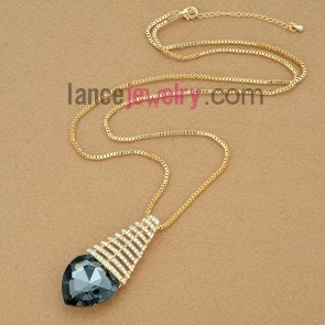 Elegant crystal and rhinestone pendant necklace