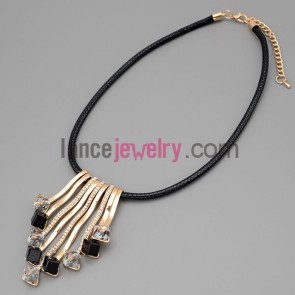 Fashion necklace with black hide rope and alloy part decorate black rhinestone pendant