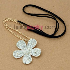 Nice rhinestone flower decoration chain necklace