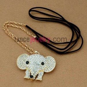 Lovely rhinestone chain necklace decorated with elephant model 