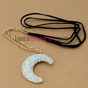 Fashion chain necklace with moon shape & rhinestone decoration