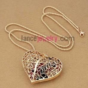 Classical zinc alloy chain necklace with hollow heart model decoration