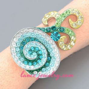 Exaggerated flower rattan decorated ring