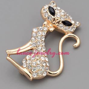 Lovely cat design with rhinestone beads brooch