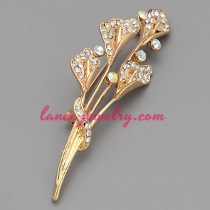 Unique brooch with rhinestone beads decorated