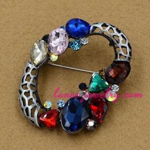 Delicate brooch with mix color crystal beads