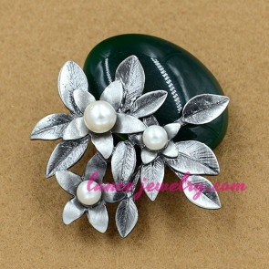 Nice flower patterns decoration brooch