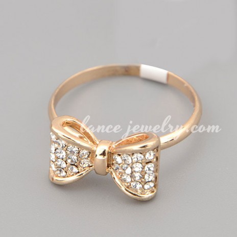 Romantic ring with many shiny rhinestone in the cute bowknot shape