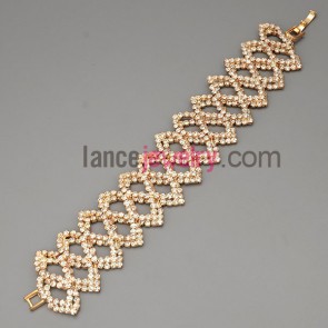 Lovely bracelet with small brass claw chain decorated many shiny rhinestone 
