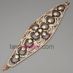 Cute bracelet with big size brass claw chain decorated shiny rhinestone with flower model
