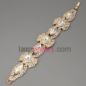 Cute bracelet with brass claw chain decorated shiny rhinestone and transparent crystal 
