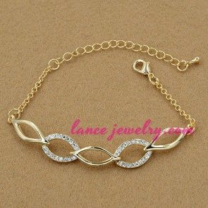 Simple chain bracelet with rhinestone beads decoration