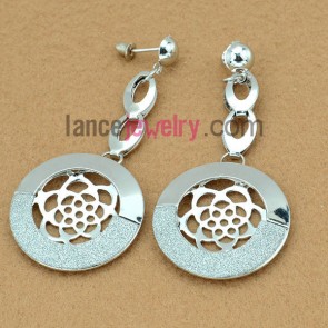 Cute earrings with hollow iron pendant decorated shiny pearl powder