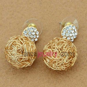  A big size spherical decorated earrings
