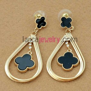 A big size drop and clover decorated earrings