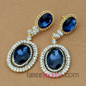 Delicate circular crystal decoration earrings
