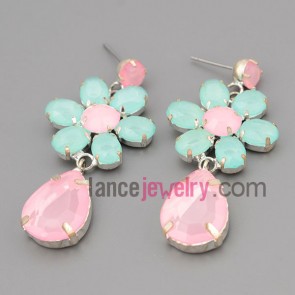 Sweet earrings with brass decorate blue resin with cute flower
