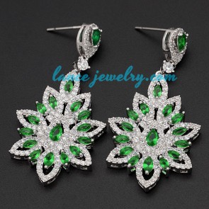 Trendy flower shape earrings decorated with beautiful cubic zirconia