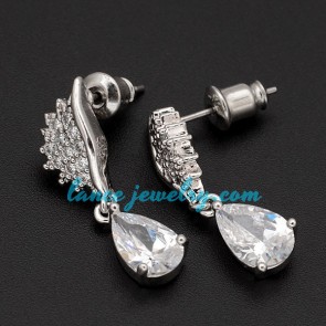 Simple brass alloy earrings decorated with translucent cubic zirconia pendants 