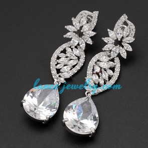 Fancy drop earrings with flower model decoration