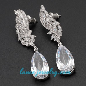 Innovative brass alloy earrings with cubic zirconia pendants design