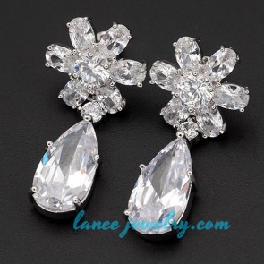 Charming earrings decorated with cubic zirconia pendants & flower model