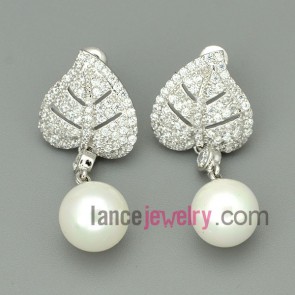 Nice leaves and imitation pearls decorated drop earrings