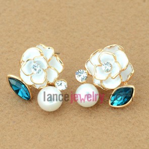 Elegant series earrings decorated with bead and flower