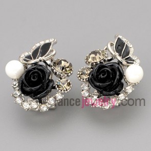 Fashion stud earrings with zinc alloy  decorated shiny rhinestone and black flower model and abs beads
