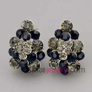 Personality stud earrings with zinc alloy diffreent size rhinestone with botryoid