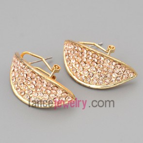Personality stud earrings with gold zinc alloy rings decorated many rhinestone with lip model