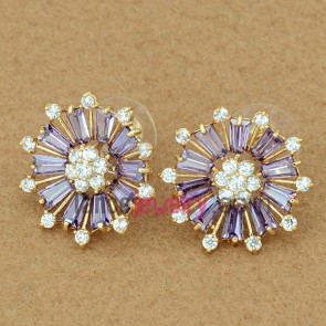 Delicate violet zirconia decorated stud earrings