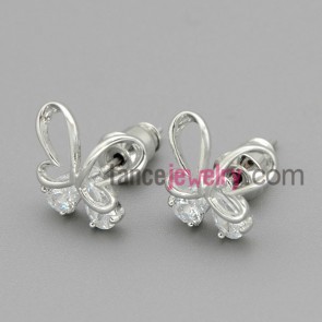 Simple butterfly frame studded earrings