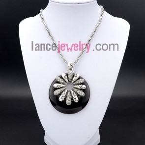 Elegant necklace with huge pendant