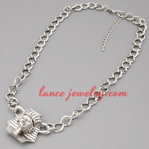 Special necklace with metal chain & head portrait pendant 