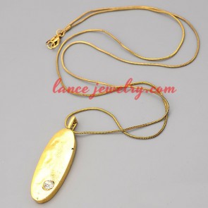 Shiny necklace with metal chain & gold zinc alloy pendant 