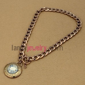 Retro series sweater chain necklace with circular model pendant 


